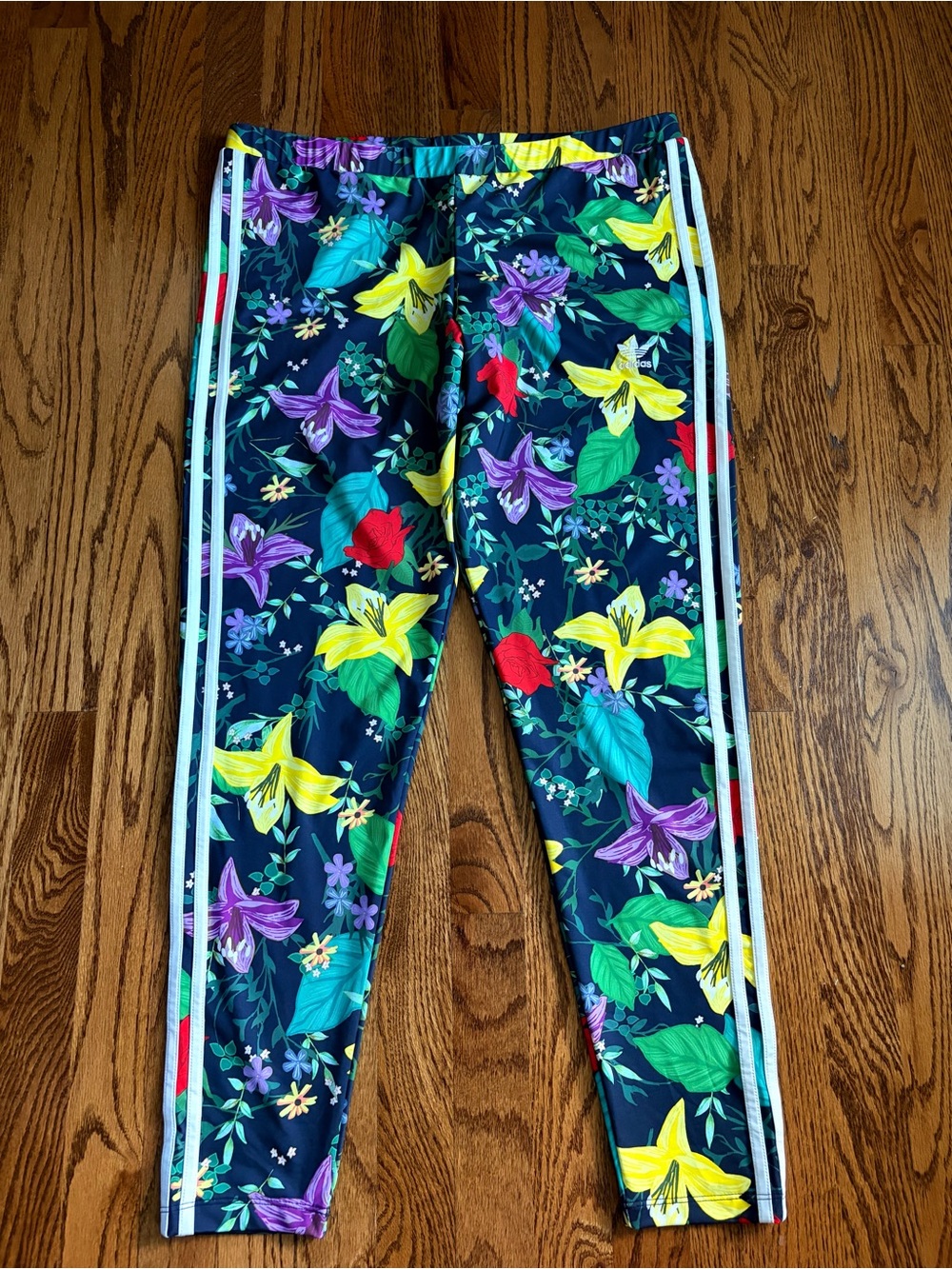 adidas Originals Blossom of Life Floral 3-Stripes Leggings XL NWT
- Navy Multi - Picture 5 of 14